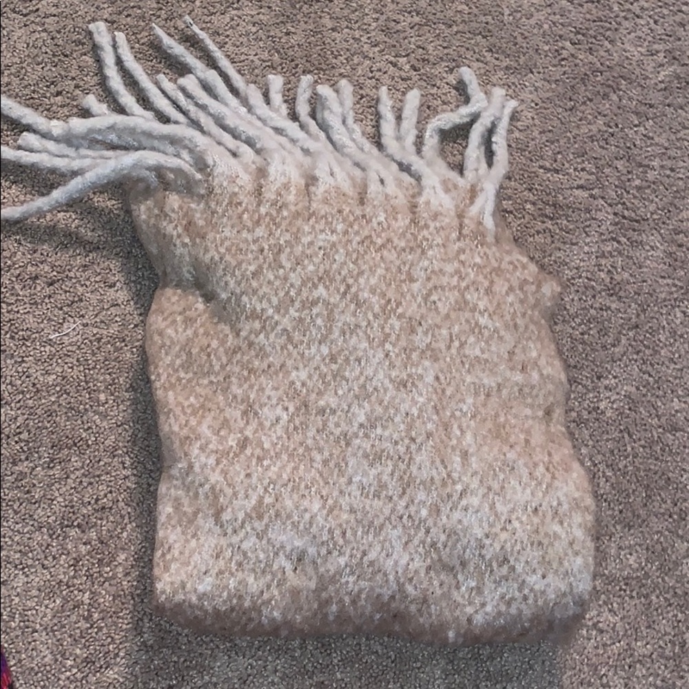 Tan Blanket Scarf w Fringe